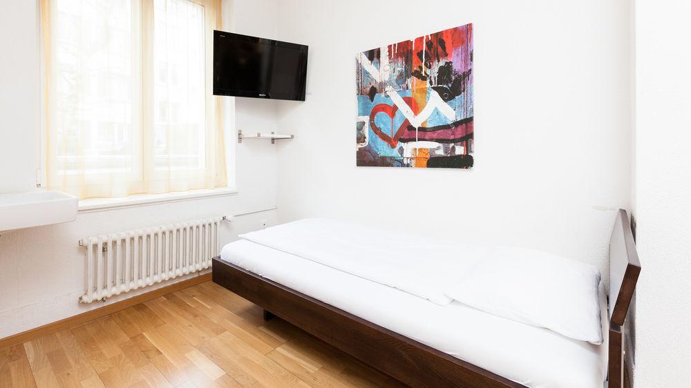 Swiss Star Guesthouse Oerlikon - Contactless Self Check-In Zúrich Exterior foto